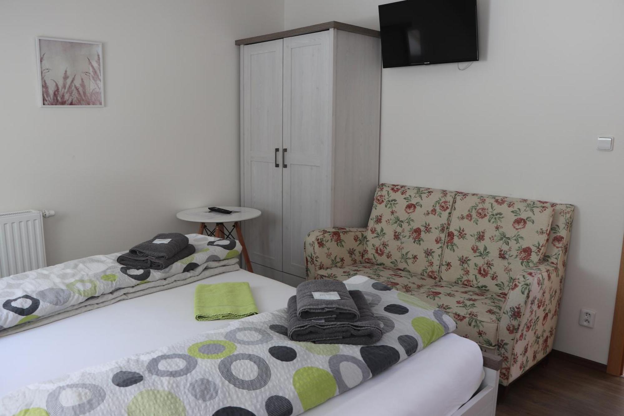 Zevluv Mlyn Hotel โนเว ฮราดี ภายนอก รูปภาพ